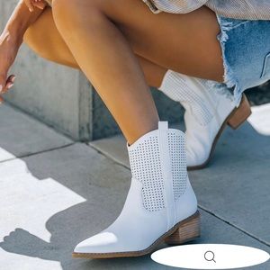 MI.IM Vici Bronco Perforated Western Boots - White